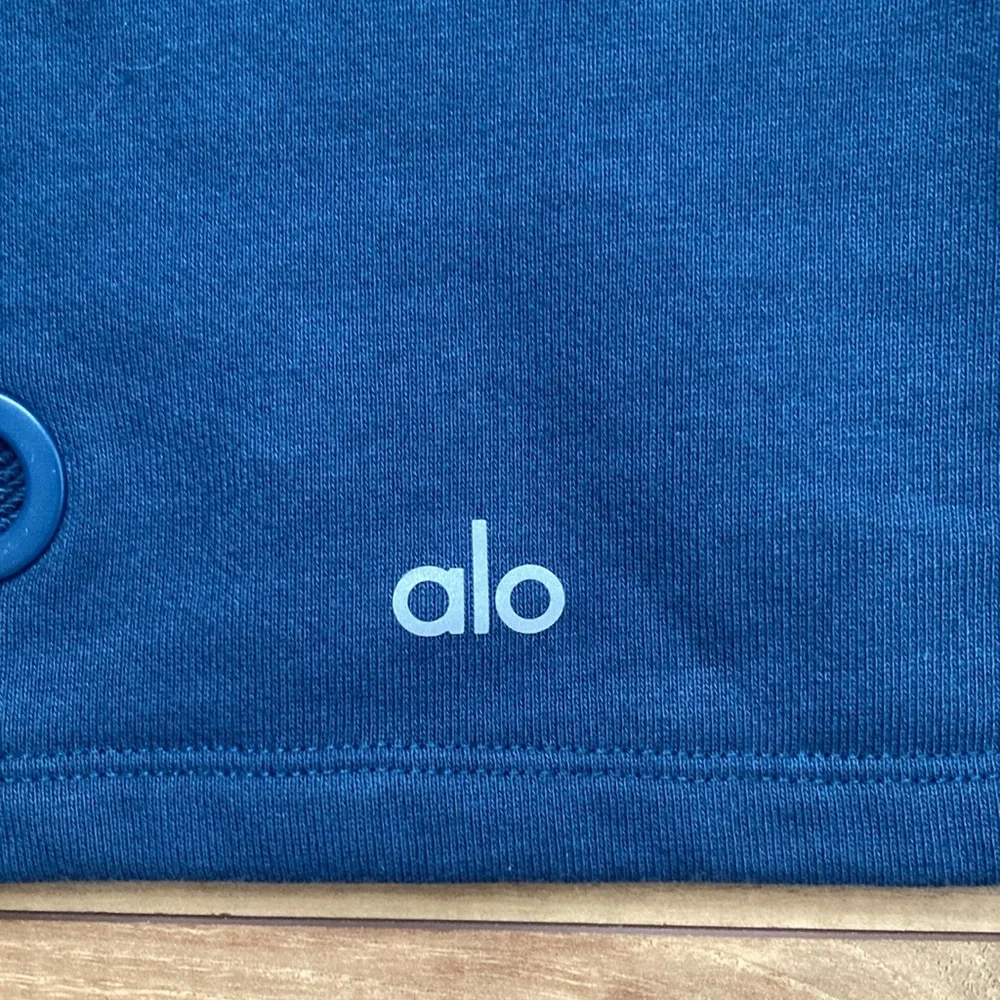 ALO Yoga Cadence Grommet Cropped Sweatshirt